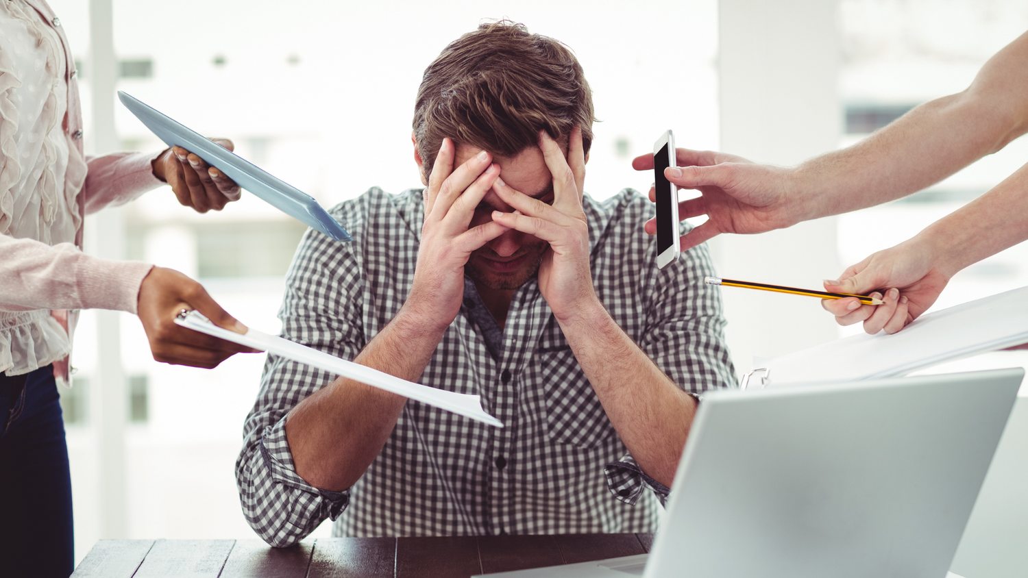 Hombre estresado
